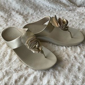 Fitflop Metallic Gold Florie Wedge Sandals Size 9
